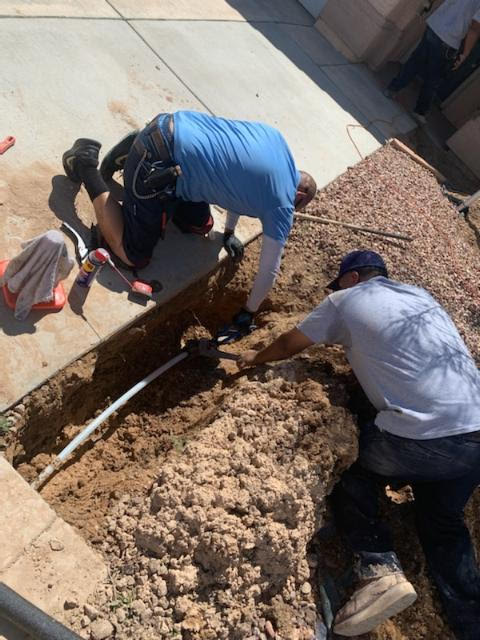 Plumbers+repair+leak