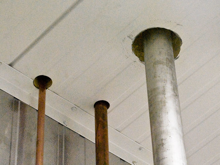 plumbing-pipes-throug-ceiling